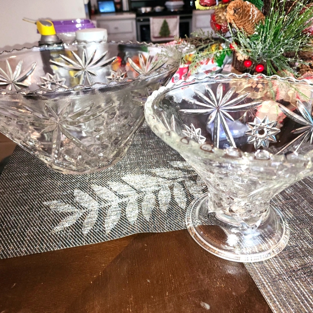 Vintage 1970 Anchor Hocking Star of David Punch bowl and cake bowl